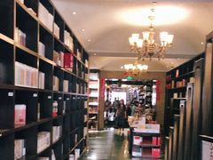 -钟书阁(松江泰晤士小镇店)