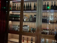 -FOUR PLAY BAR