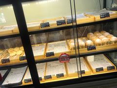 面包甜点陈列柜-啊噗吐呦现场烘焙(麦凯乐店)