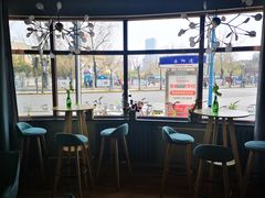 靠窗位-ZING COFFEE 镜咖啡