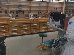 -豪门视光·星趣控·蔡司依视路眼镜代理商(中央大街店)