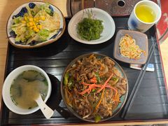 美肥牛肉饭-不倒翁炭火烧肉(永安里店)