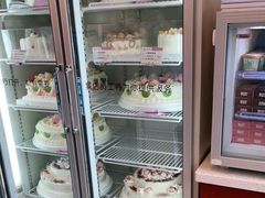 面包甜点陈列柜-红宝石·鲜奶小方·海派西点房(南丹店)