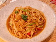 酸萝卜炒粉-小镇大厨新概念复合中餐厅(万达广场大连高新店)