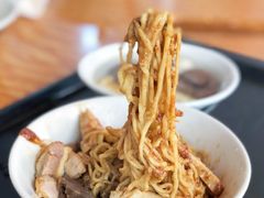-松树干拌面店