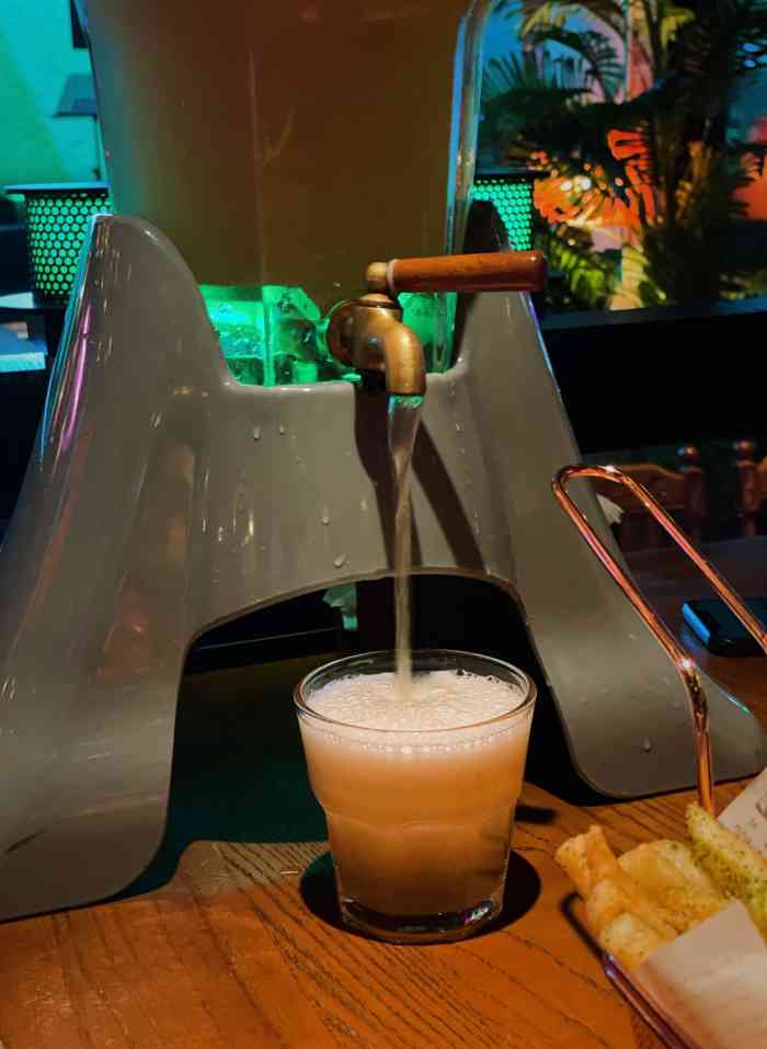 翠贝卡西餐酒吧(河西旗舰店)-"工作日晚上去的,没想到人挺多.