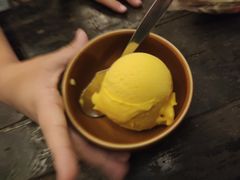 -莓园冰淇淋店