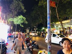 -Bánh Mì Huynh Hoa