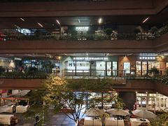 -瑞虹新天地月亮湾