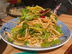 凉拌百叶香菜-雪熊精酿·哈尔滨烧烤酒馆(非遗大串店)