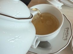 -Majestic Café