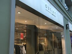 -URBAN REVIVO(北京斯普瑞斯奥特莱斯店)