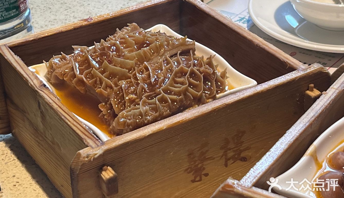 东北人吃早茶，就是当东北大盘菜点了
