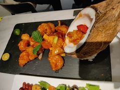 椰果酸甜咕唠虾-闻见中国海南菜(K11店)