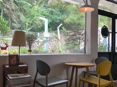 -彳亍咖啡·这里(水湾路店)