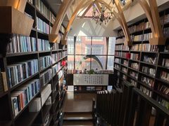 -钟书阁(松江泰晤士小镇店)