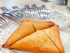 咖喱吞拿鱼角-喜莲咖啡