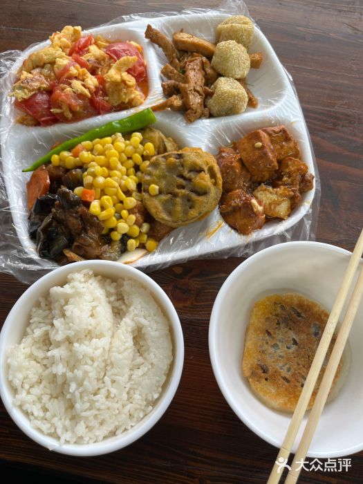 食里香自助快餐(香槟小镇店)图片