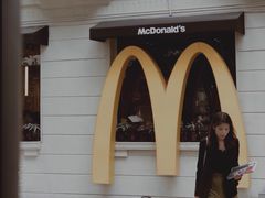 Nat拍摄会经常借助环境因素-麦当劳(沙面店)
