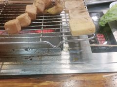 -哈尔滨小酒馆·鲜肉现穿自助烧烤(康新花园店)