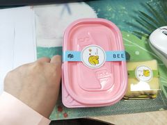 -蜜蜂小象·榴莲千层蛋糕(时代汇11栋店)