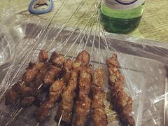 喂口牛肉串-胖姐涮肚烧烤