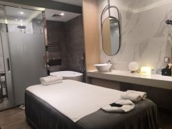 -香港倾城国际·美容美体中心