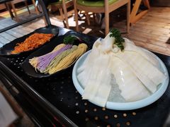 -洪氏嗨捞·广东猪肚鸡·椰子鸡火锅(西咸万象城店)