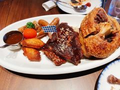 自酿啤酒脆皮烤猪肘-Ambra Haus琥珀屋精酿餐厅(宝山店)