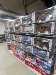 -来此探索玩具仓储店