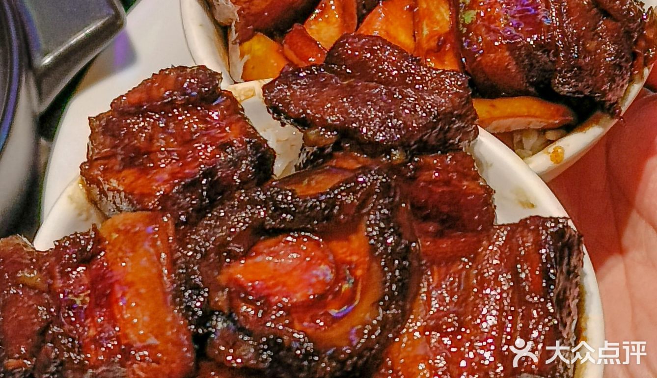这家的红烧肉我不知道来了多少回