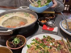 -苗阿哥酸汤牛肉火锅(体育场店)