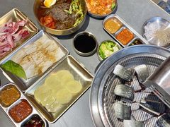 -围炉肉舍•炭烤活鳗•丹东海鲜烤肉(步行街店)