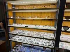 -优医视平价眼镜蔡司依视路折扣工厂店(十里堡店)