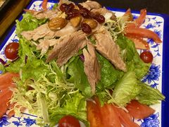 金枪鱼沙拉-老东镇啤酒屋海鲜加工·蒸汽海鲜·海鲜烧烤(台东店)