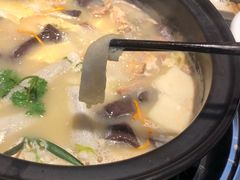 -大匠工房古船木艺术餐厅·猪肚鸡专门店(长白仙岛店)