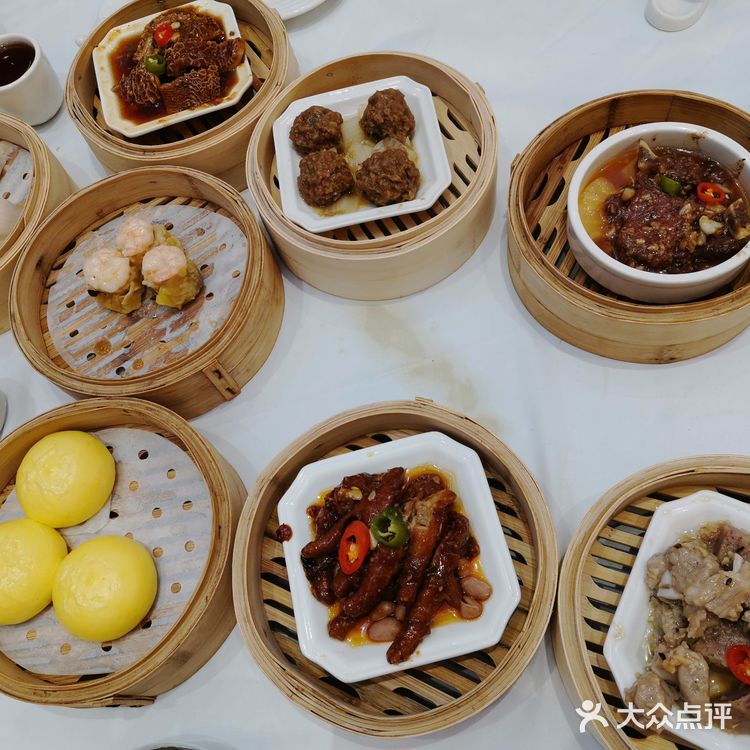 周日去的时候还要拿号等位，比较旺场