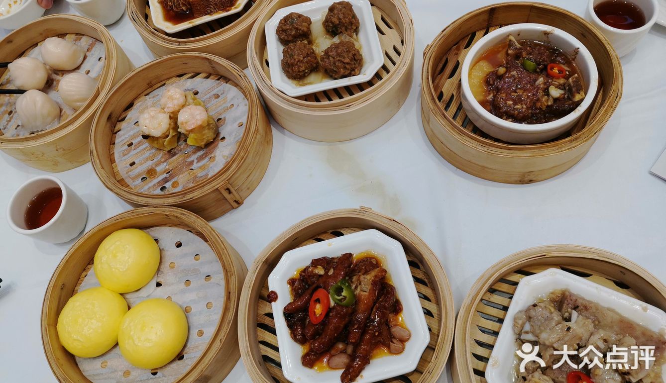 周日去的时候还要拿号等位，比较旺场