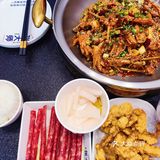 西安市碑林区兰蒂斯城11号楼路边门店