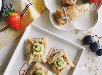 · 食材 · 紫甘蓝适量   秋葵一根 中筋面粉70