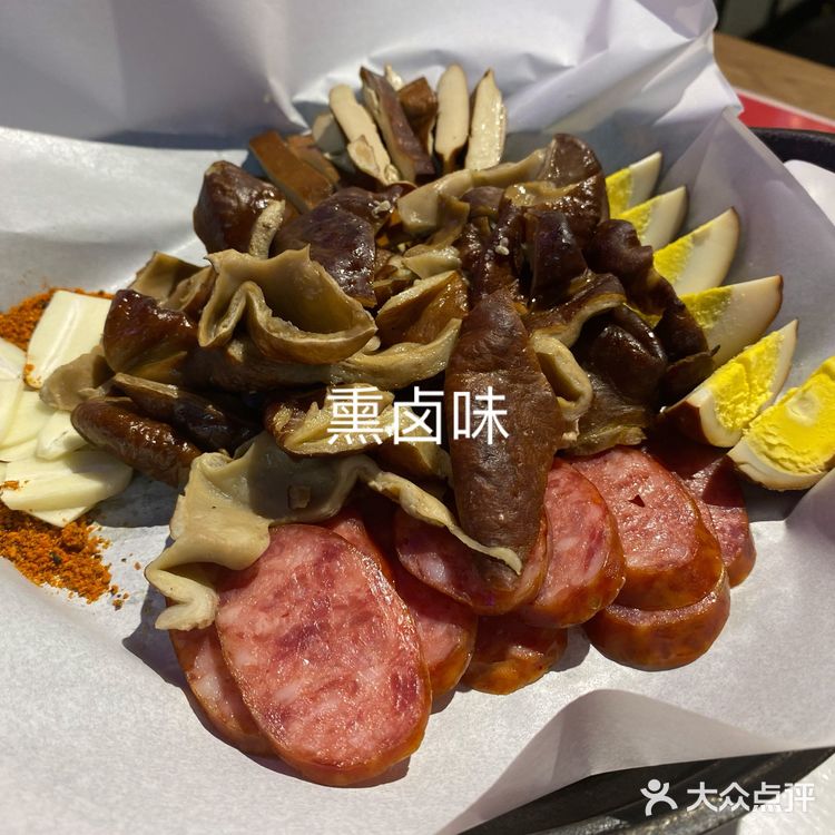 钟楼附近的长安大排档之上元灯会