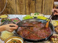 -渝嘴小老弟老火锅(华新村店)