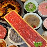 家人们，谁懂啊？火锅店里看到了潦草小狗