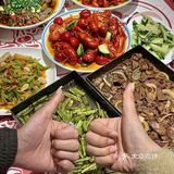 小龙虾裹满了蒜蓉，拌面真的绝绝子，真的是太美味了