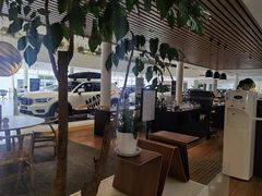 -杭州中沃沃尔沃4S店(滨江区店)