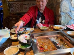 -老牌坊云南鱼豆花火锅(爱建店)