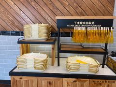 面包甜点陈列柜-BROAD面包路·欧式面包(龙湖时代C馆店)