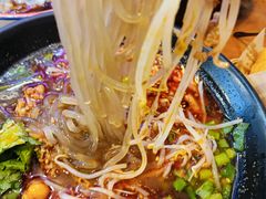 -爆炸头阿姨小四川正宗川味小吃(无任何分店)