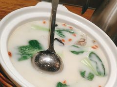 -泉畔人家·老济南经典鲁菜(大明湖店)