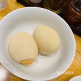 墨鱼打碎的汤汁，很浓稠，一碗下肚还蛮撑的！